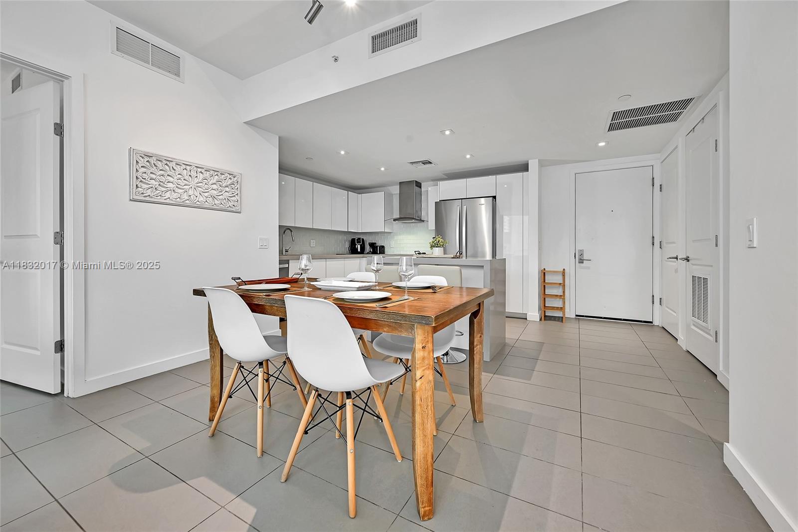 CANVAS CONDO - Residential