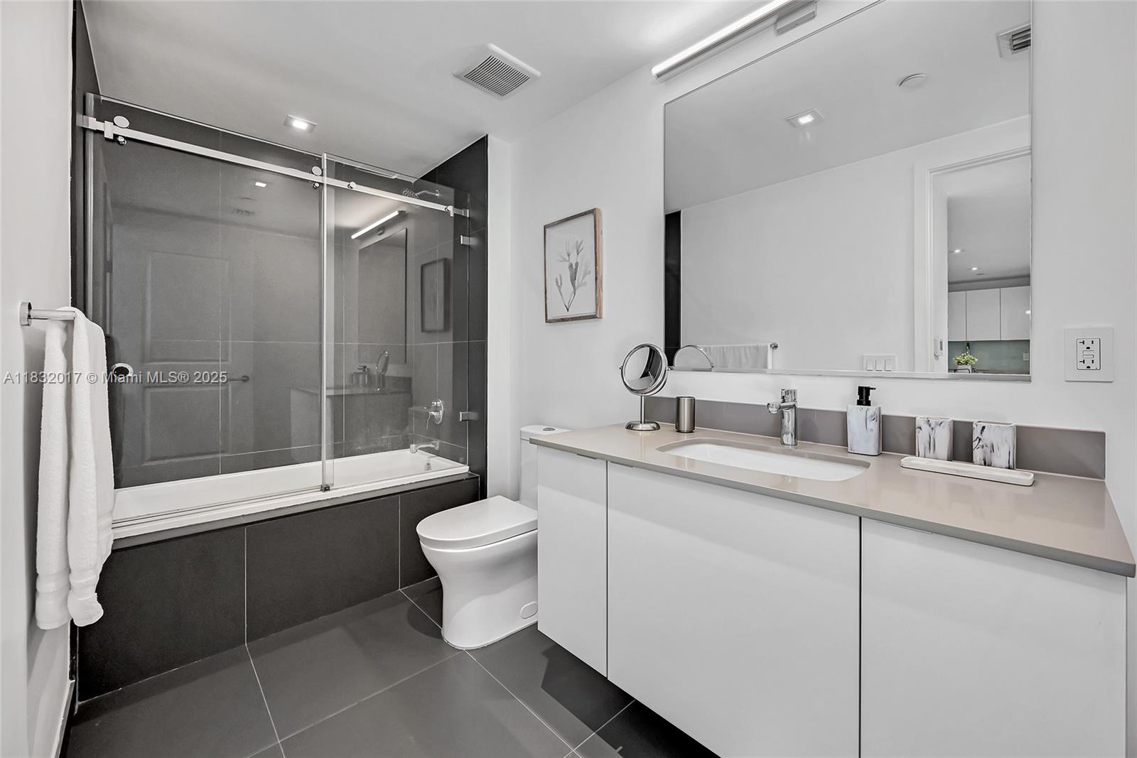 CANVAS CONDO - Residential