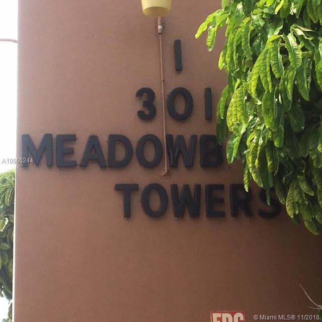 Beautiful apartment, spacious 2/2 close to shopping, restaurants, school, Gulfstream casino, beach and more. Community pool, exercise room, clubhouse. Great view of pool area. Laminate in both bedrooms and tile in living and dining rooms.