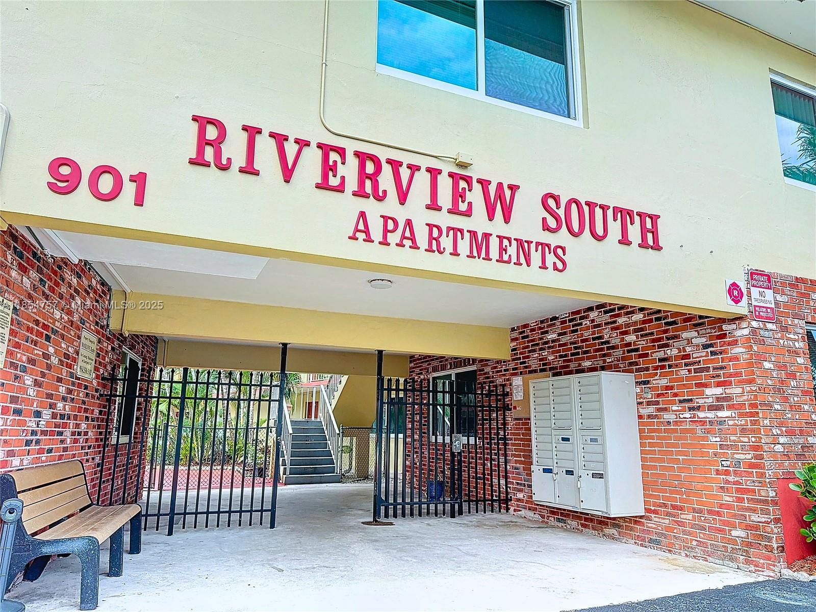 Beautiful 1BR 1BA renovated and Large, Wilton Manor area, Central AC, New modern Porcelain floorAmazing new bathroom and kitchen Water front property. Hurricane Windows and Door,Large Walk-in closet in Master Bedroom, Property is gated have a pool and Laundry facility, Centrally located close to Shopping restaurant and entreatment and a short few minutes drive to the beach.