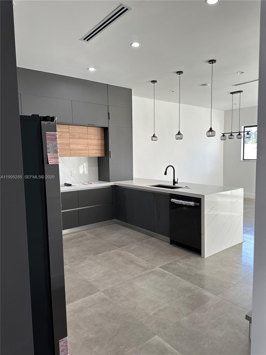 CANAL GROVES - Residential Lease