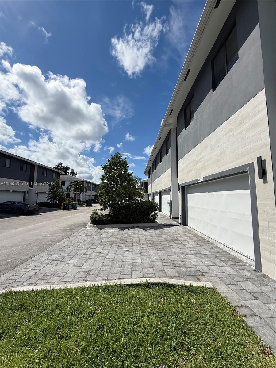 CANAL GROVES - Residential Lease