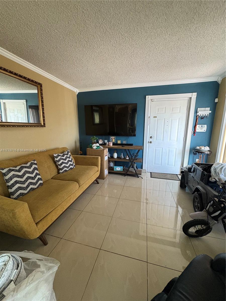 EL PARAISO CONDO - Residential