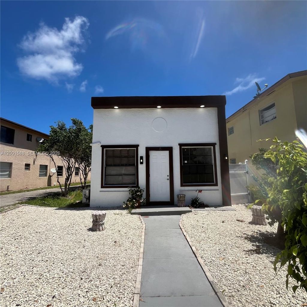 Photo of 8 S C St, Lake Worth, FL 33460 (MLS # A12001588)