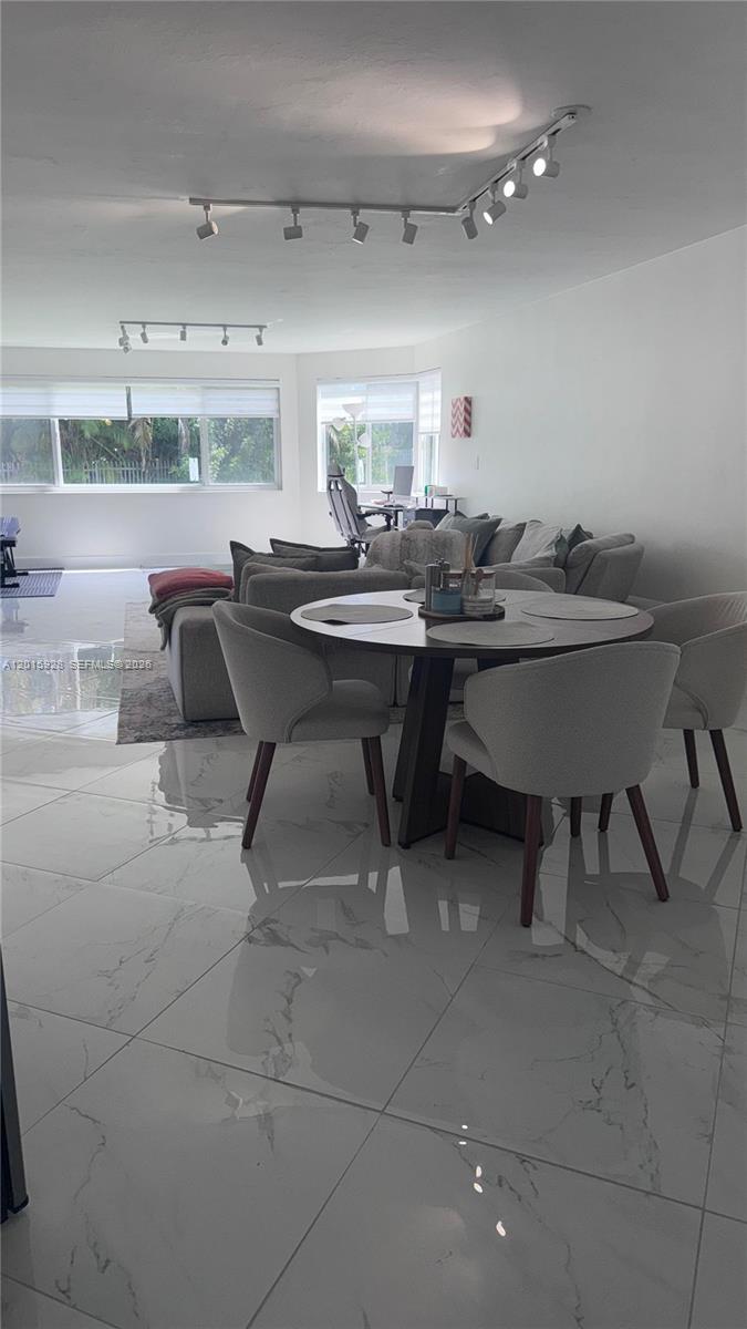 ROLLING GREEN CONDO A - Residential