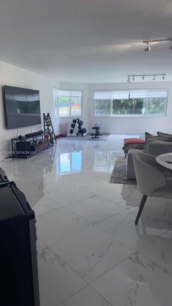 ROLLING GREEN CONDO A - Residential