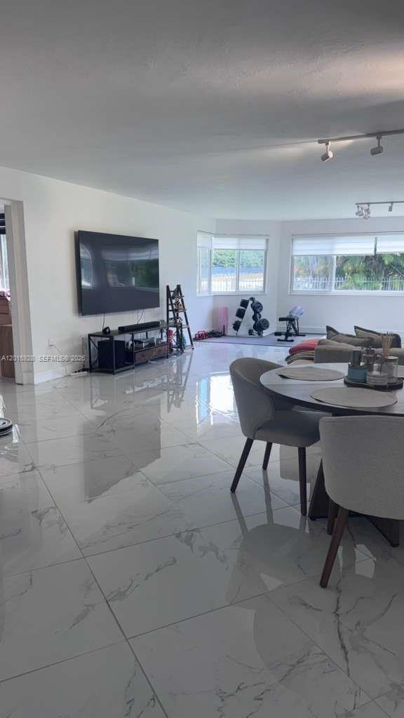 ROLLING GREEN CONDO A - Residential