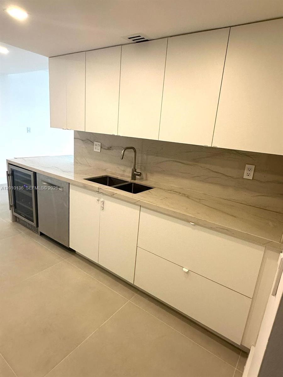 10205 Collins Ave 907