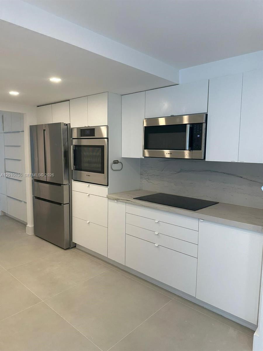 10205 Collins Ave 907