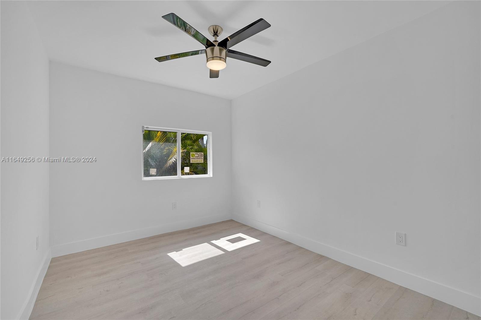 HOLLYWOOD LAKES SECTION - Residential