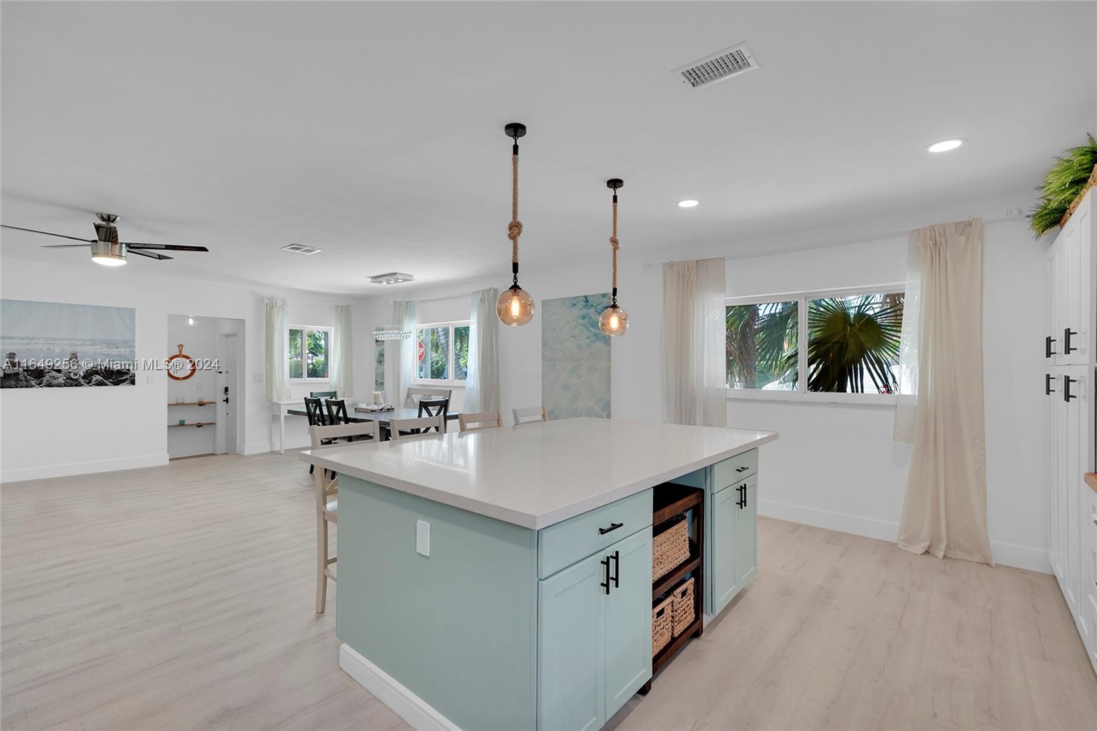 HOLLYWOOD LAKES SECTION - Residential