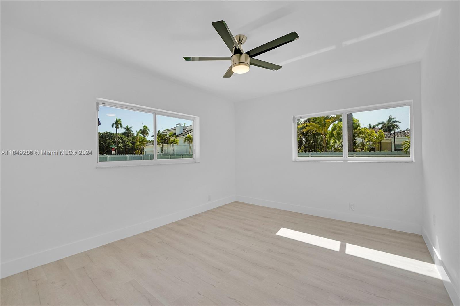 HOLLYWOOD LAKES SECTION - Residential