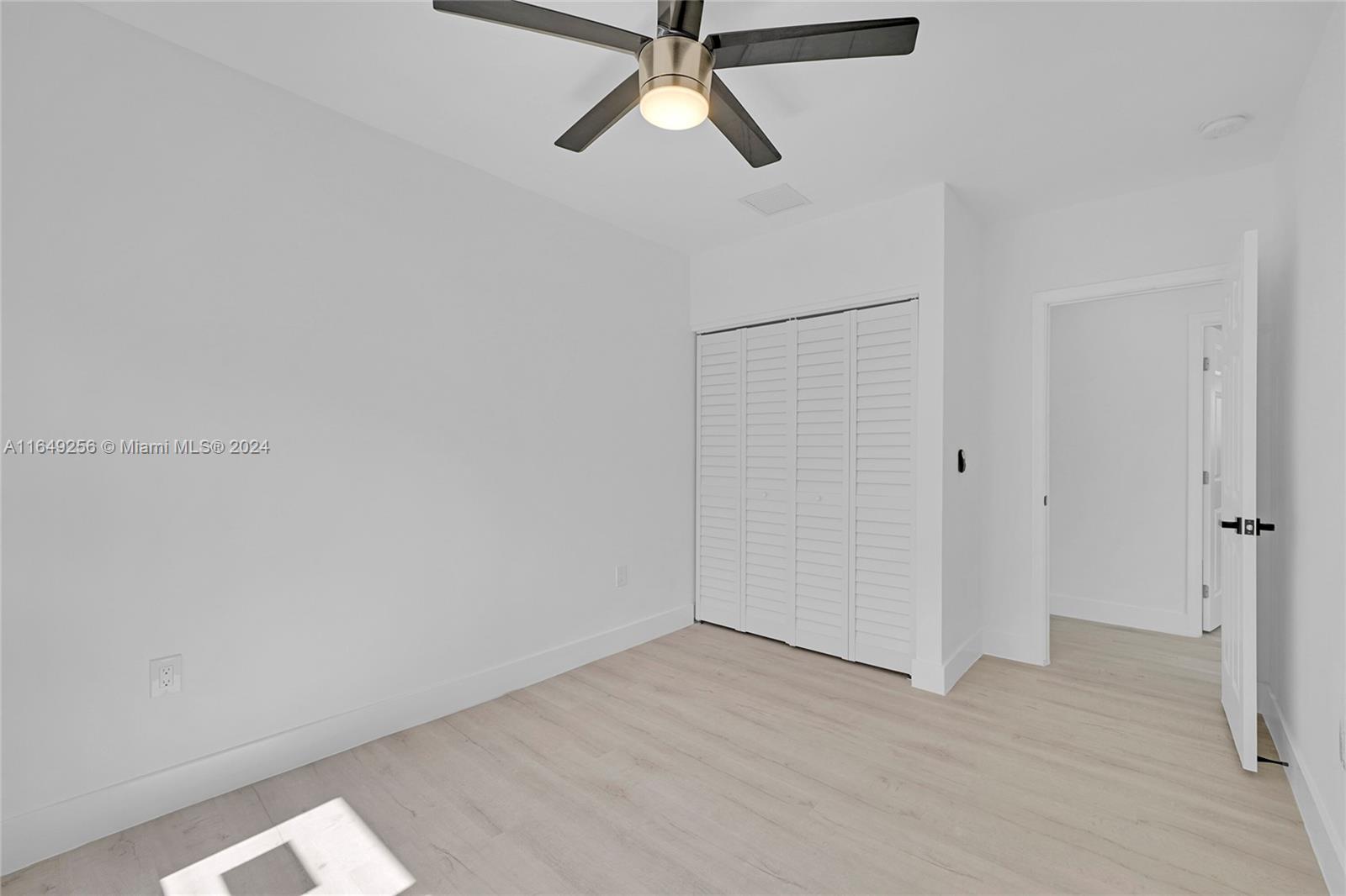 HOLLYWOOD LAKES SECTION - Residential
