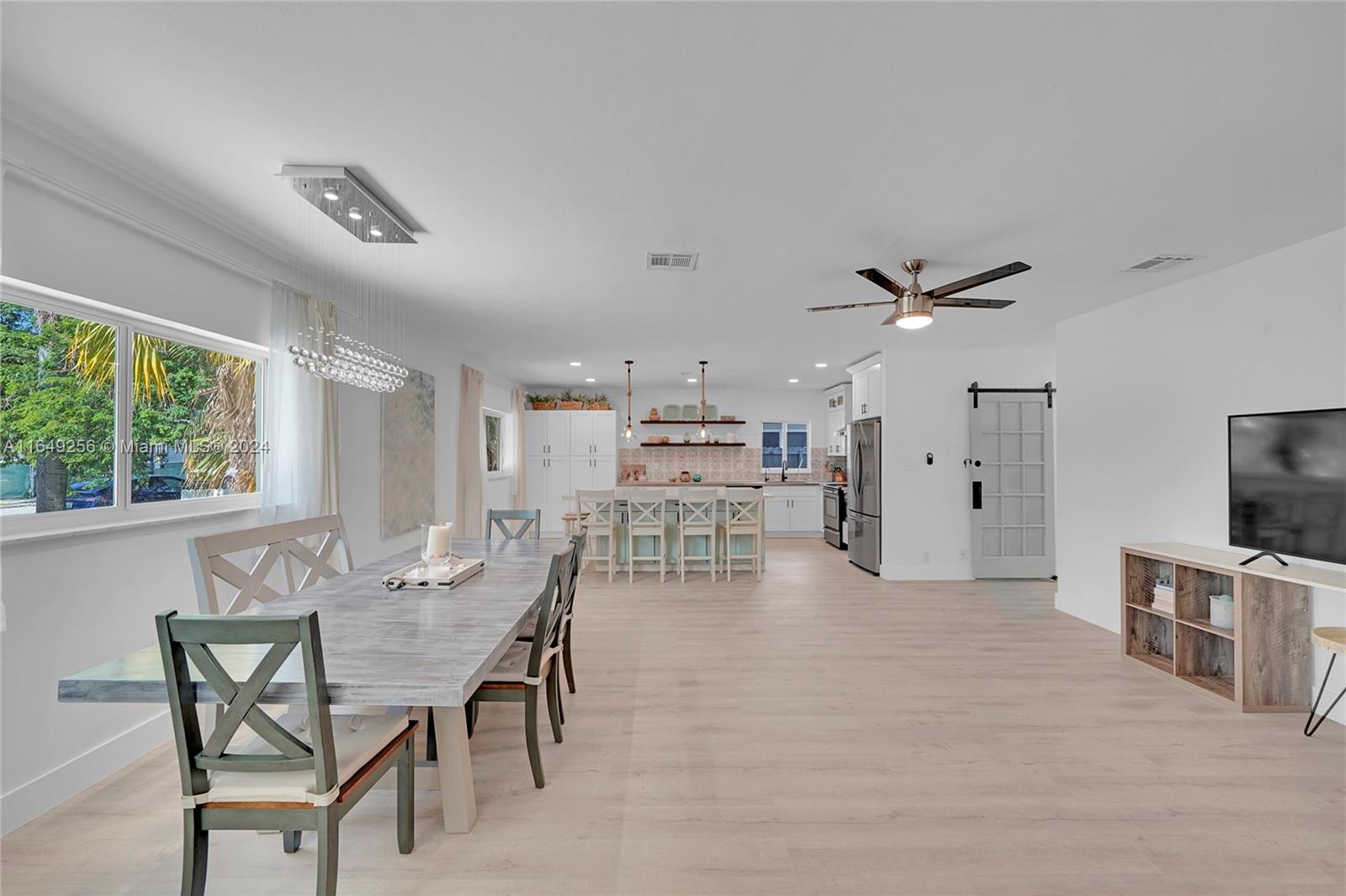 HOLLYWOOD LAKES SECTION - Residential