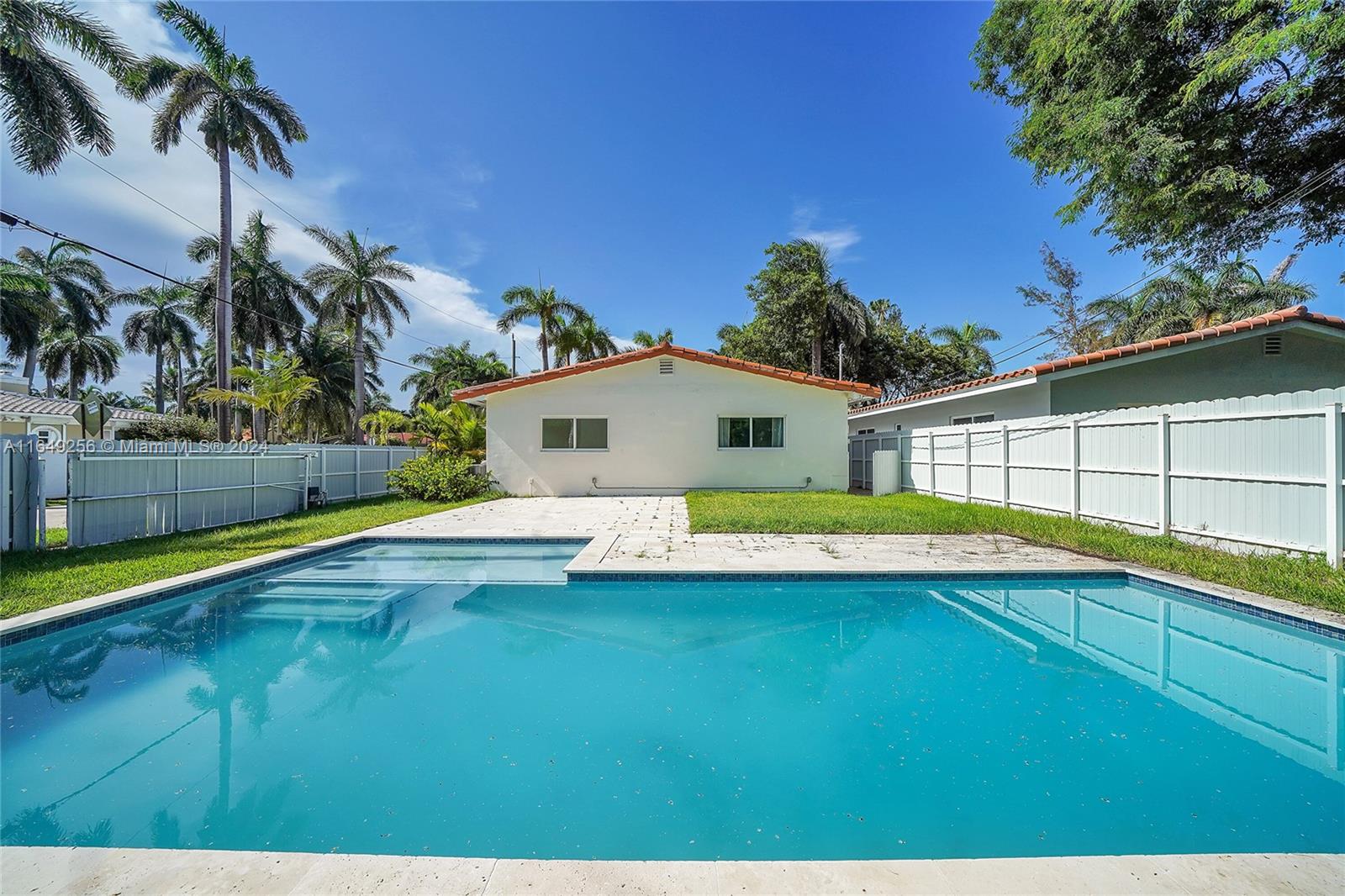 HOLLYWOOD LAKES SECTION - Residential