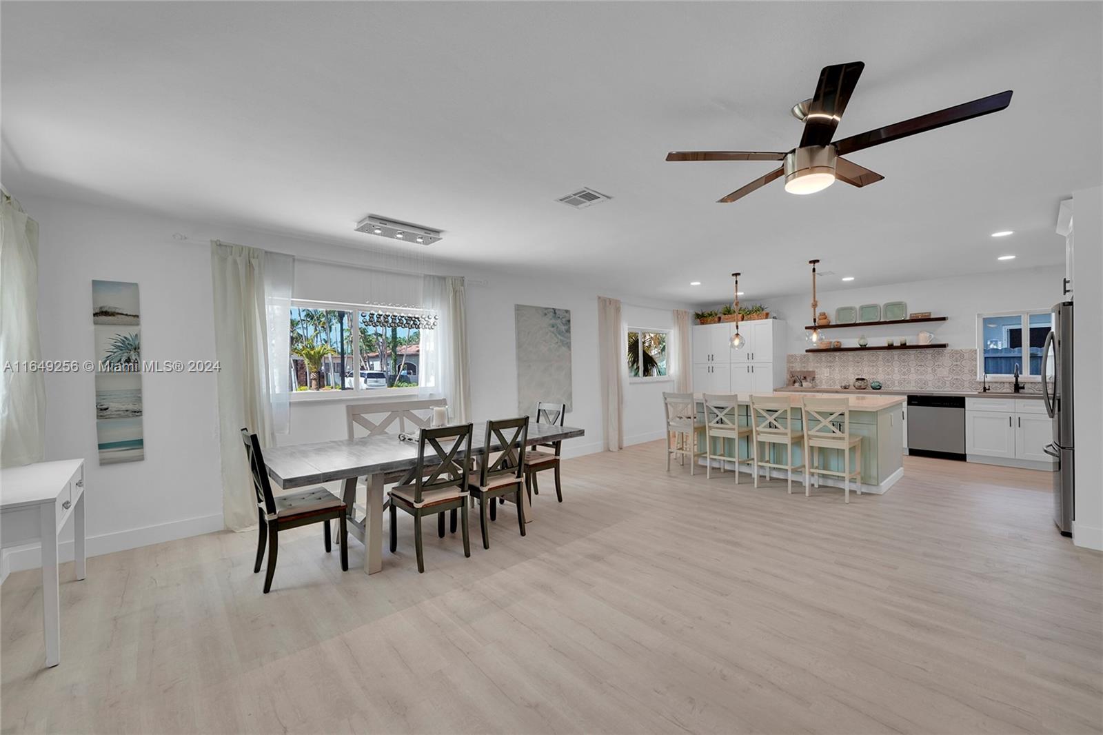 HOLLYWOOD LAKES SECTION - Residential