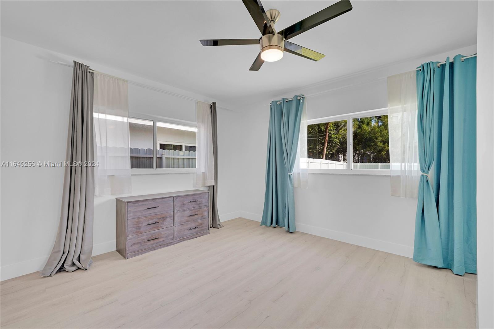 HOLLYWOOD LAKES SECTION - Residential