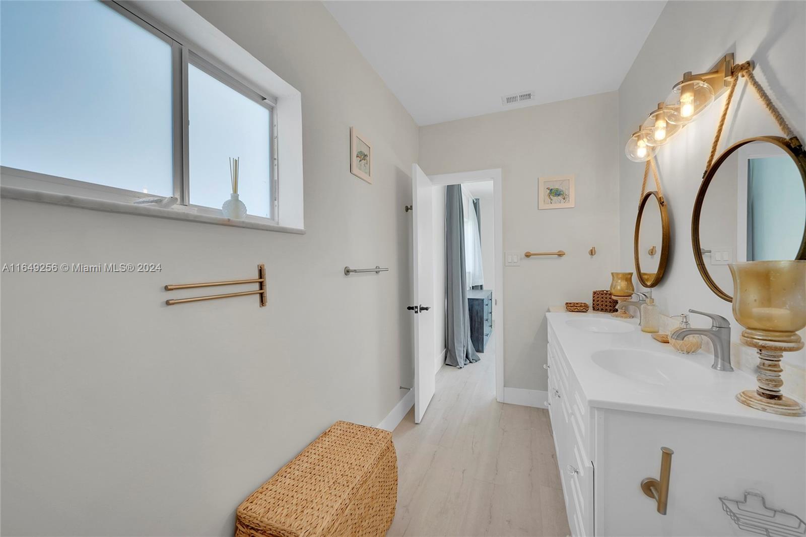 HOLLYWOOD LAKES SECTION - Residential