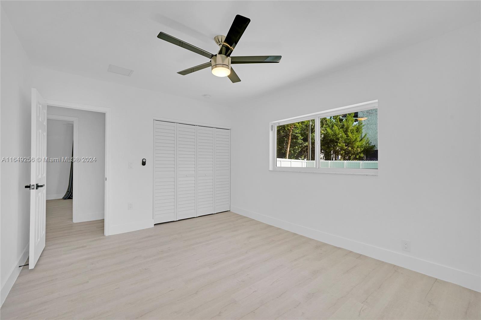 HOLLYWOOD LAKES SECTION - Residential