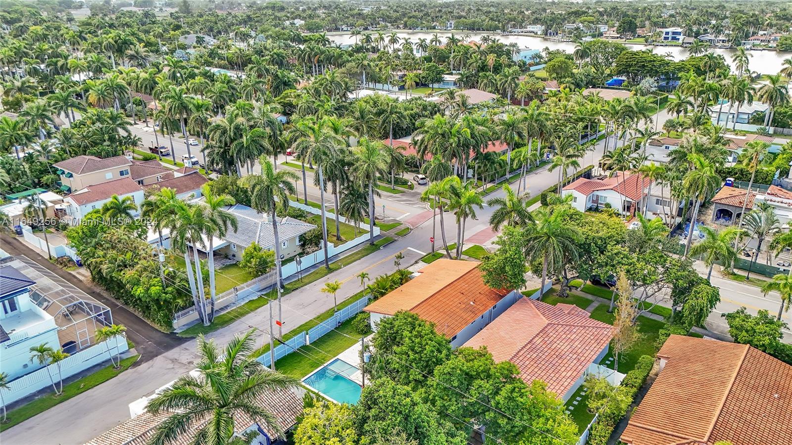 HOLLYWOOD LAKES SECTION - Residential