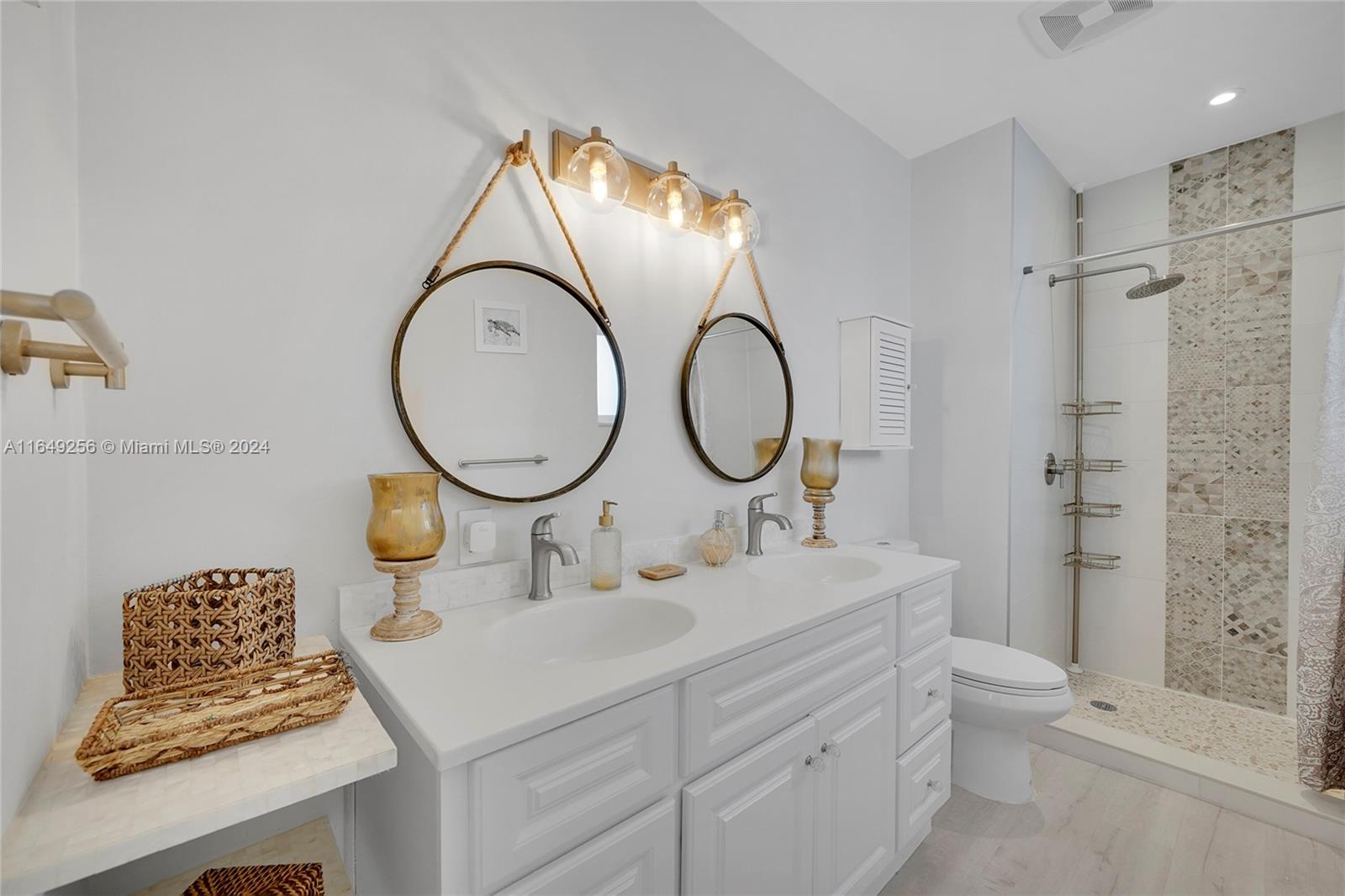 HOLLYWOOD LAKES SECTION - Residential