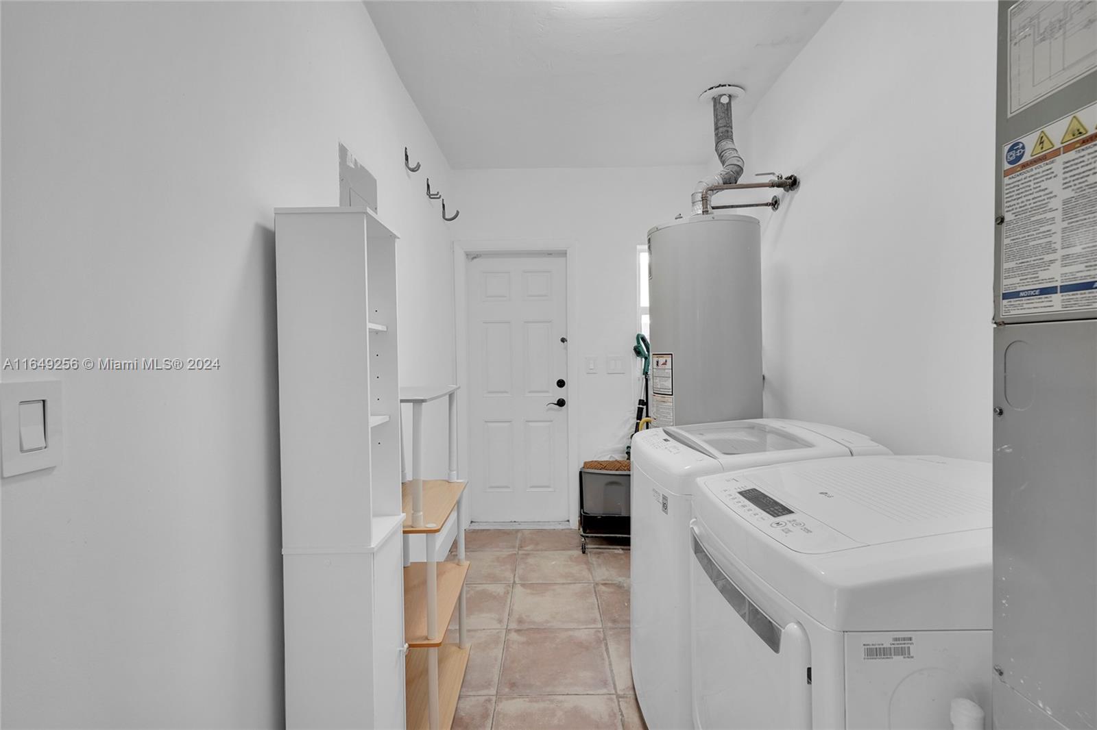 HOLLYWOOD LAKES SECTION - Residential