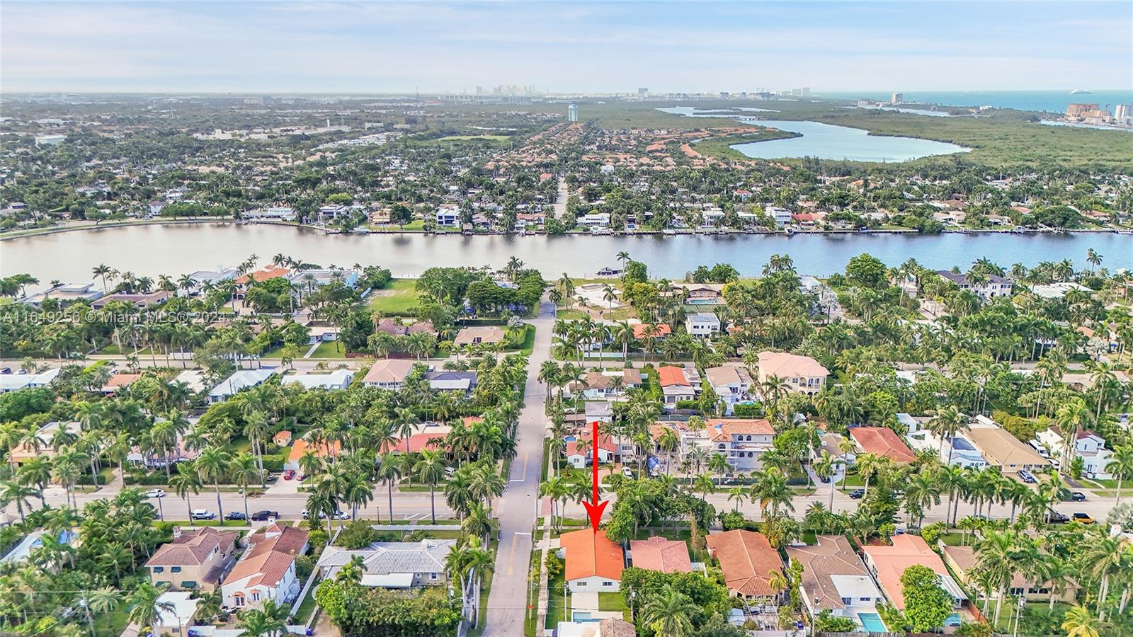 HOLLYWOOD LAKES SECTION - Residential