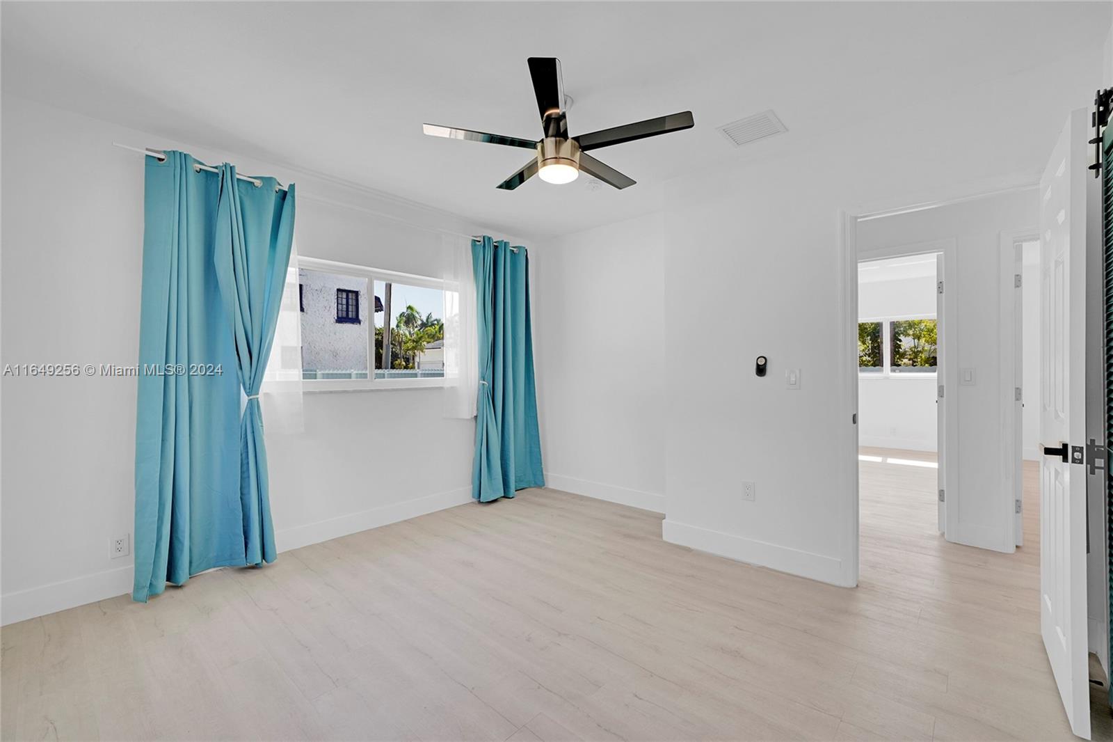 HOLLYWOOD LAKES SECTION - Residential
