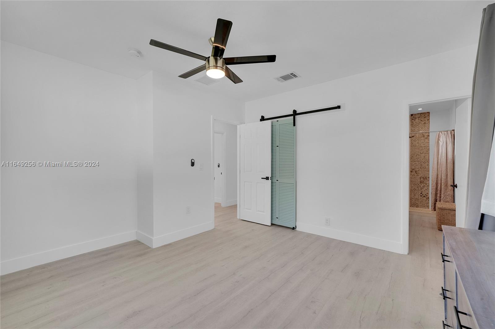 HOLLYWOOD LAKES SECTION - Residential