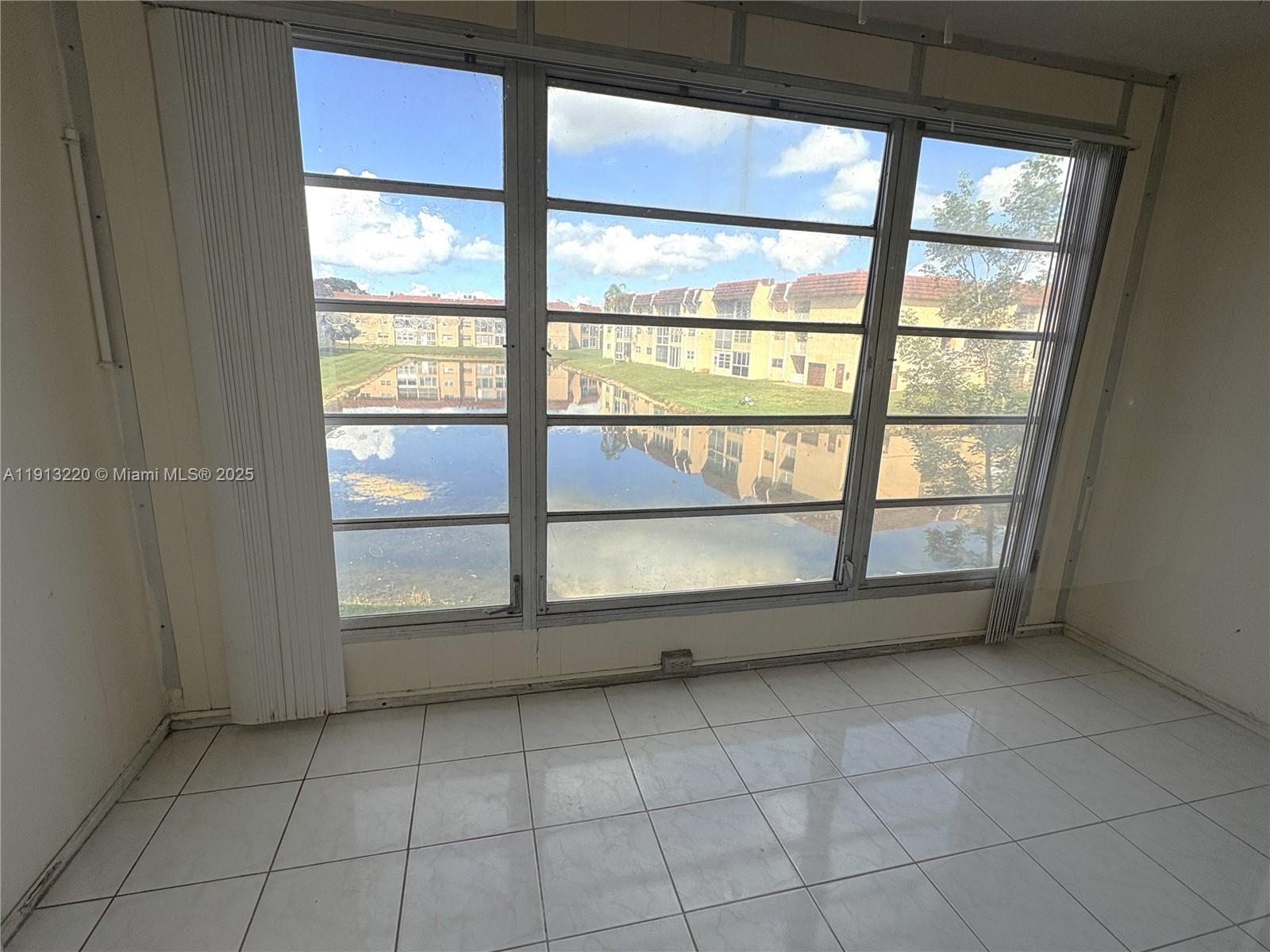 SUNRISE LAKES 82 CONDO - Residential