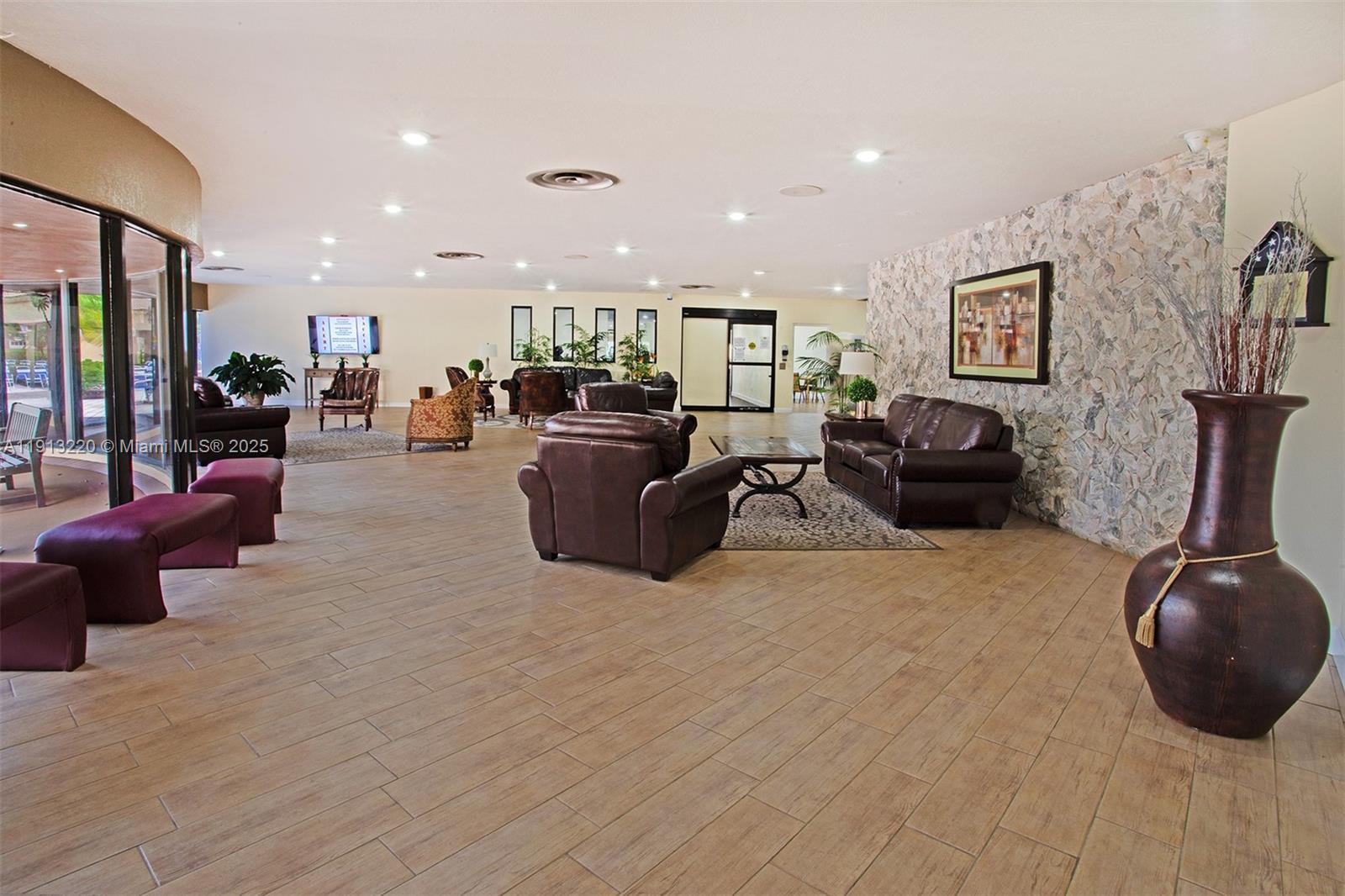 SUNRISE LAKES 82 CONDO - Residential