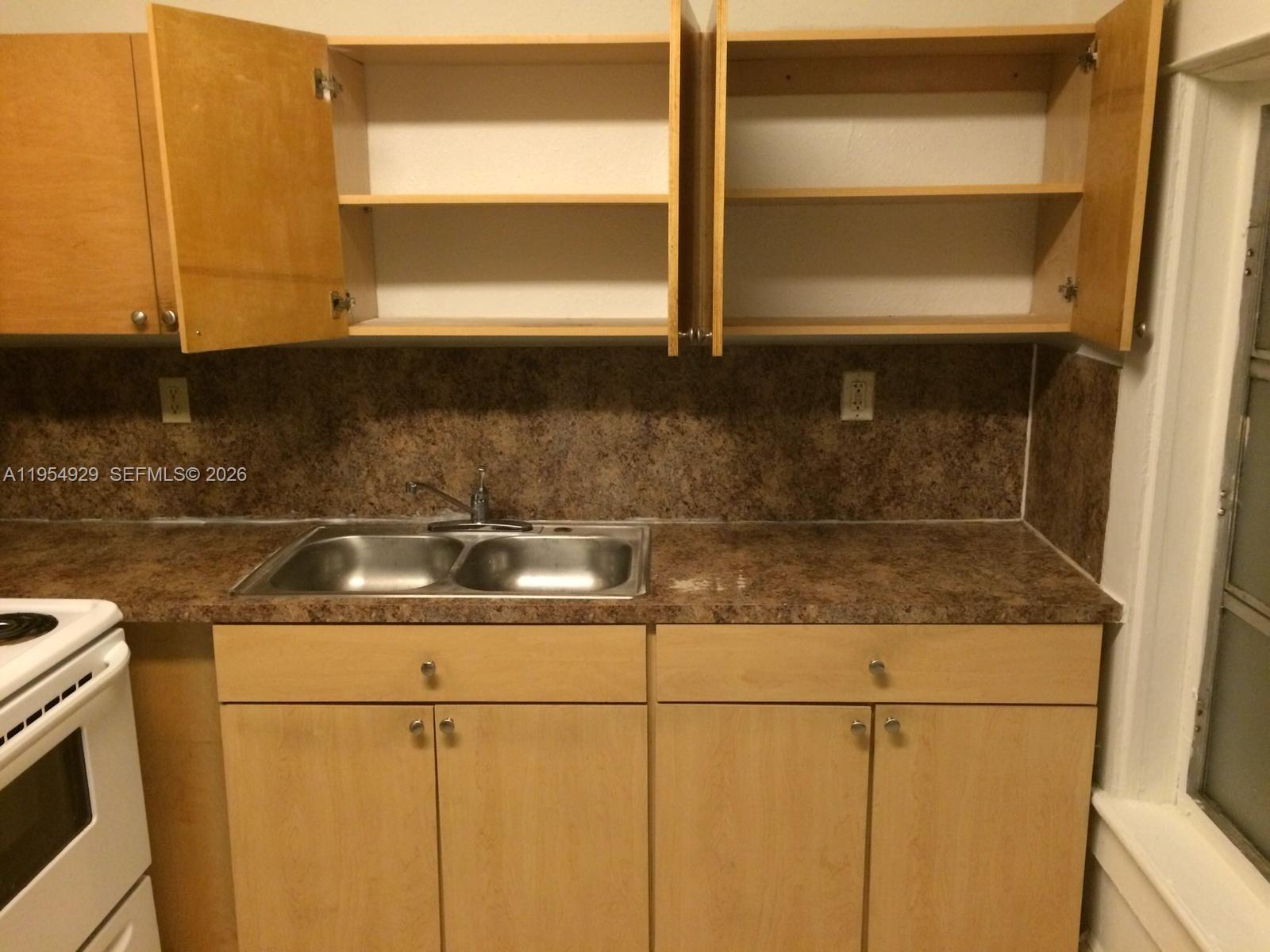 LAWRENCE ESTATE LAND CO - Residential Income