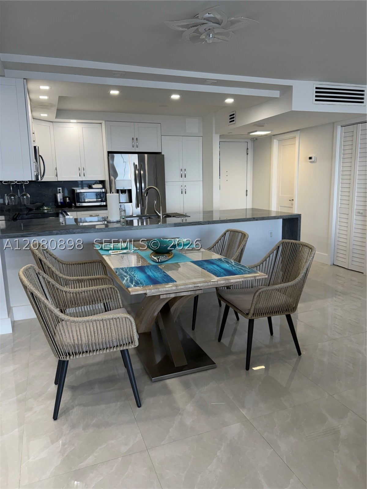 5701 Collins Ave 908