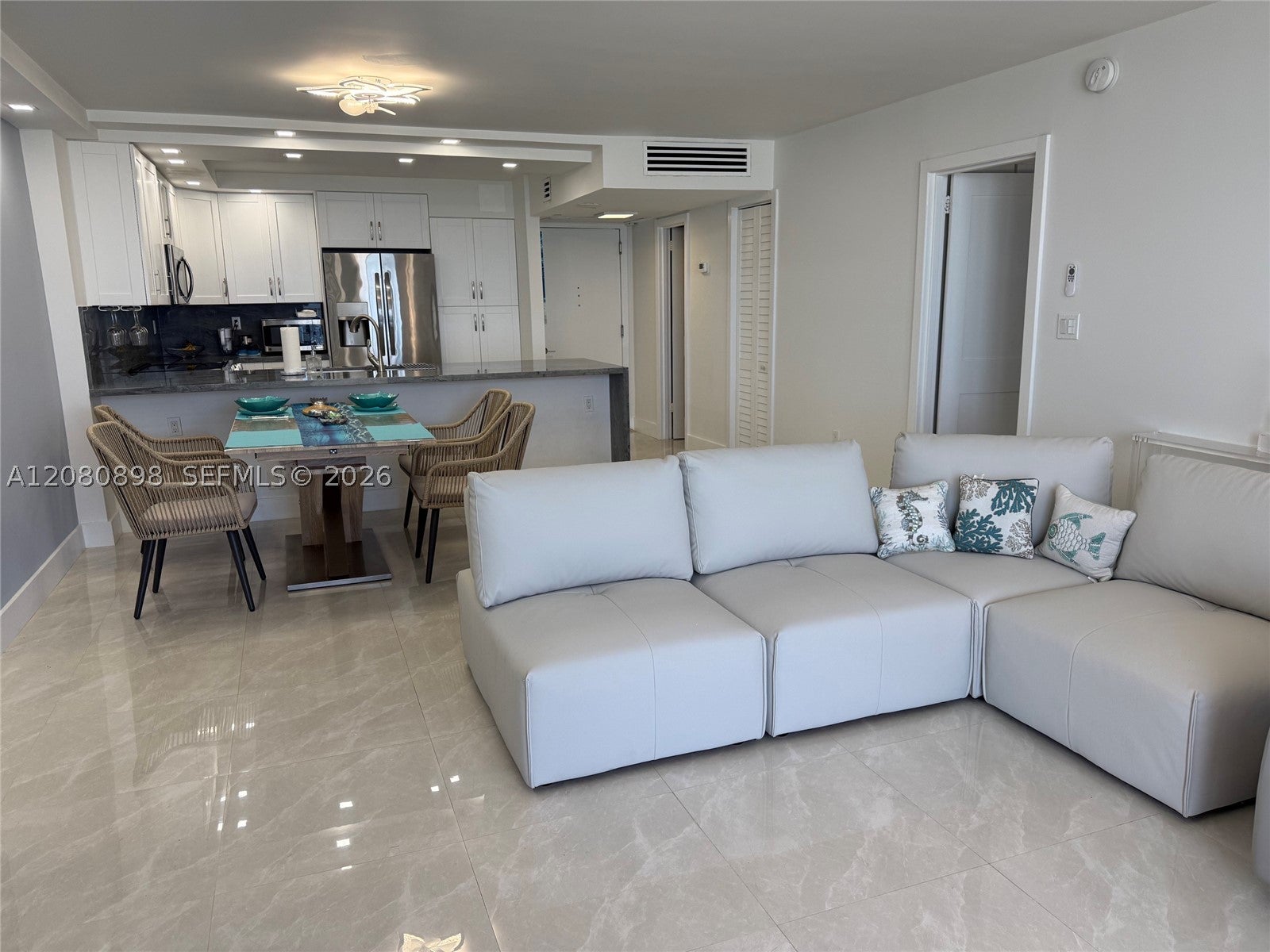 5701 Collins Ave 908