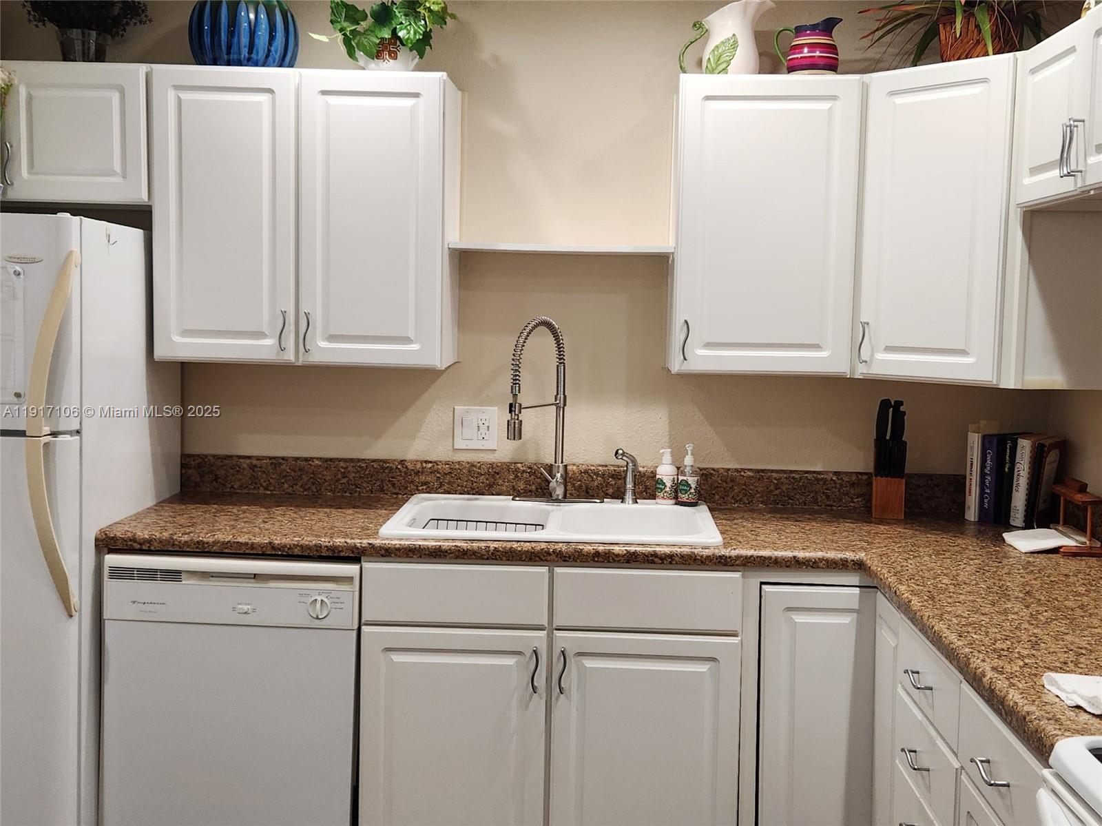 PLANTATION TERRACE CONDO - Residential