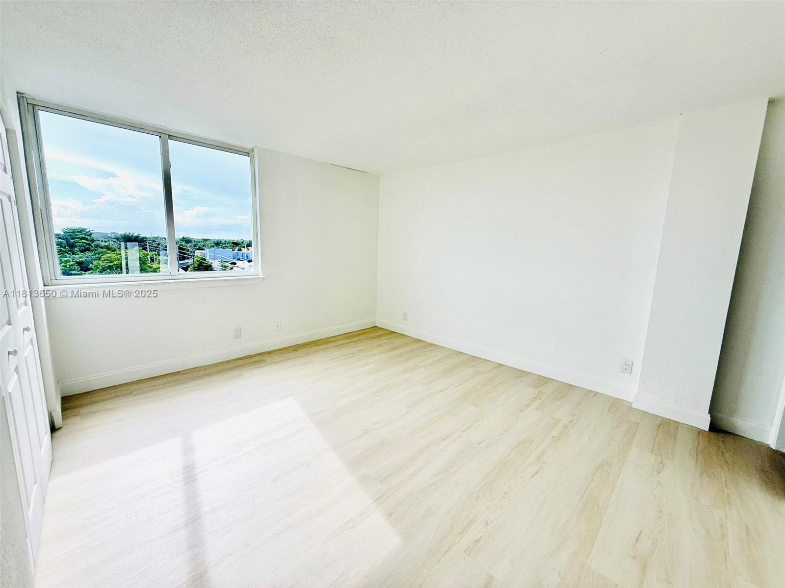 DADELAND PLACE CONDO - Residential