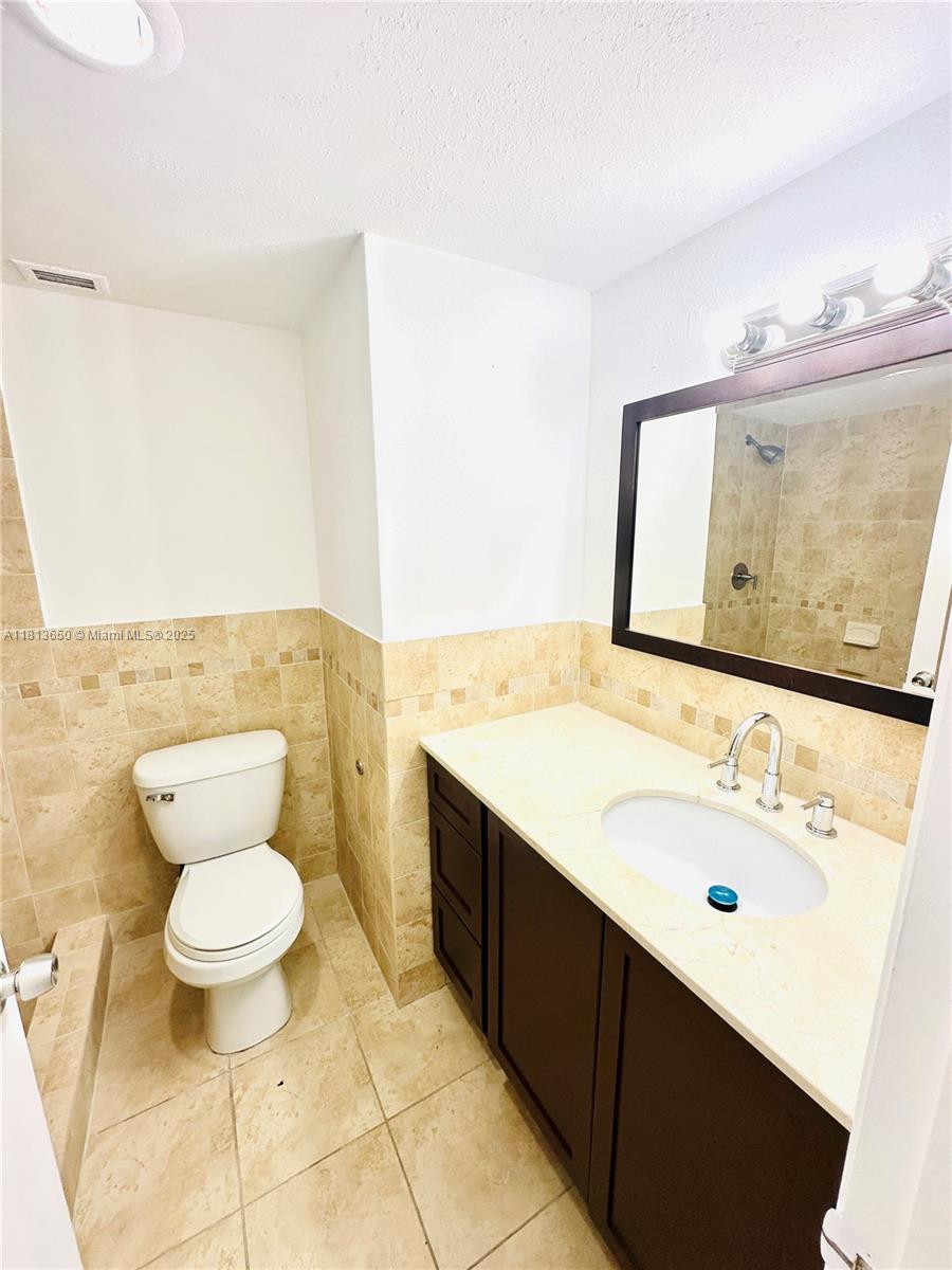 DADELAND PLACE CONDO - Residential