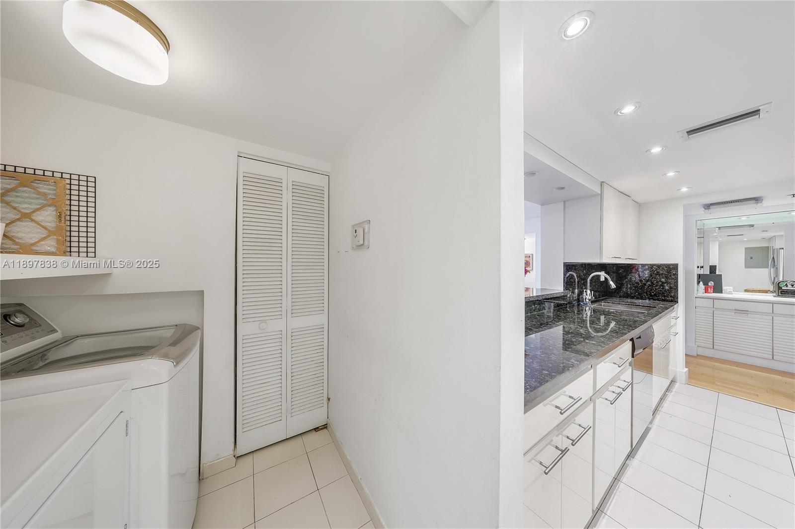 VENETIAN ISLE CONDO - Residential Lease