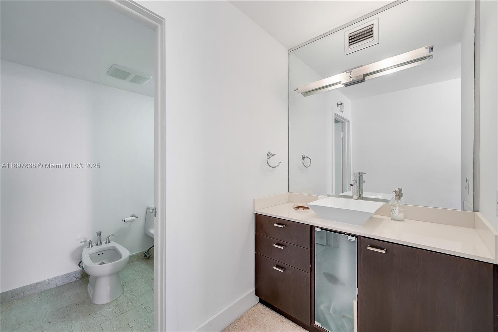 VENETIAN ISLE CONDO - Residential Lease