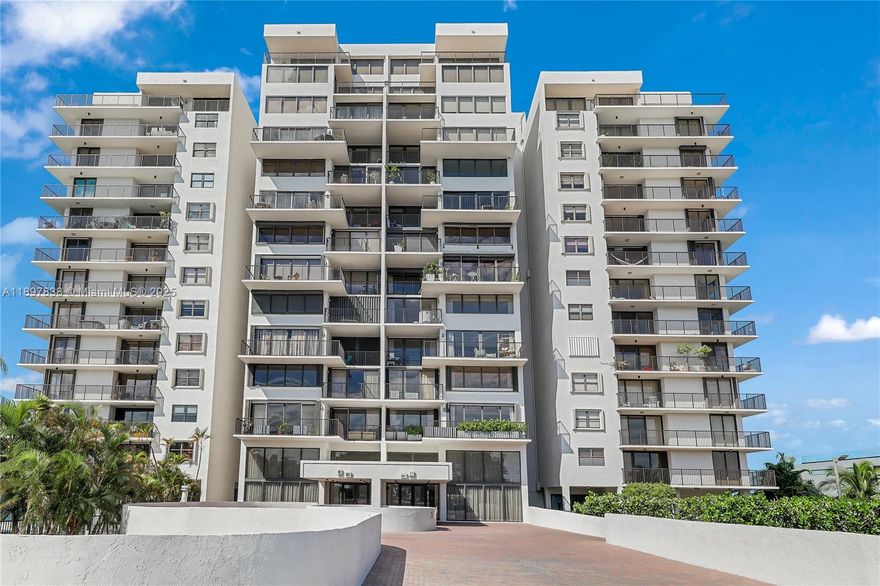 Looking for a condo to rent, looking for all the canal views? The Venetian Islands unit 903 with 2B/2B & 1/2 furnished, 1.440 SqFt. Balcony looking North.
Resort-style amenities include an oceanfront pool, fitness center, tennis courts, and 24-hour concierge. Perfectly located minutes from Downtown Miami, Wynwood, and the beaches, it offers the ultimate Miami lifestyle.