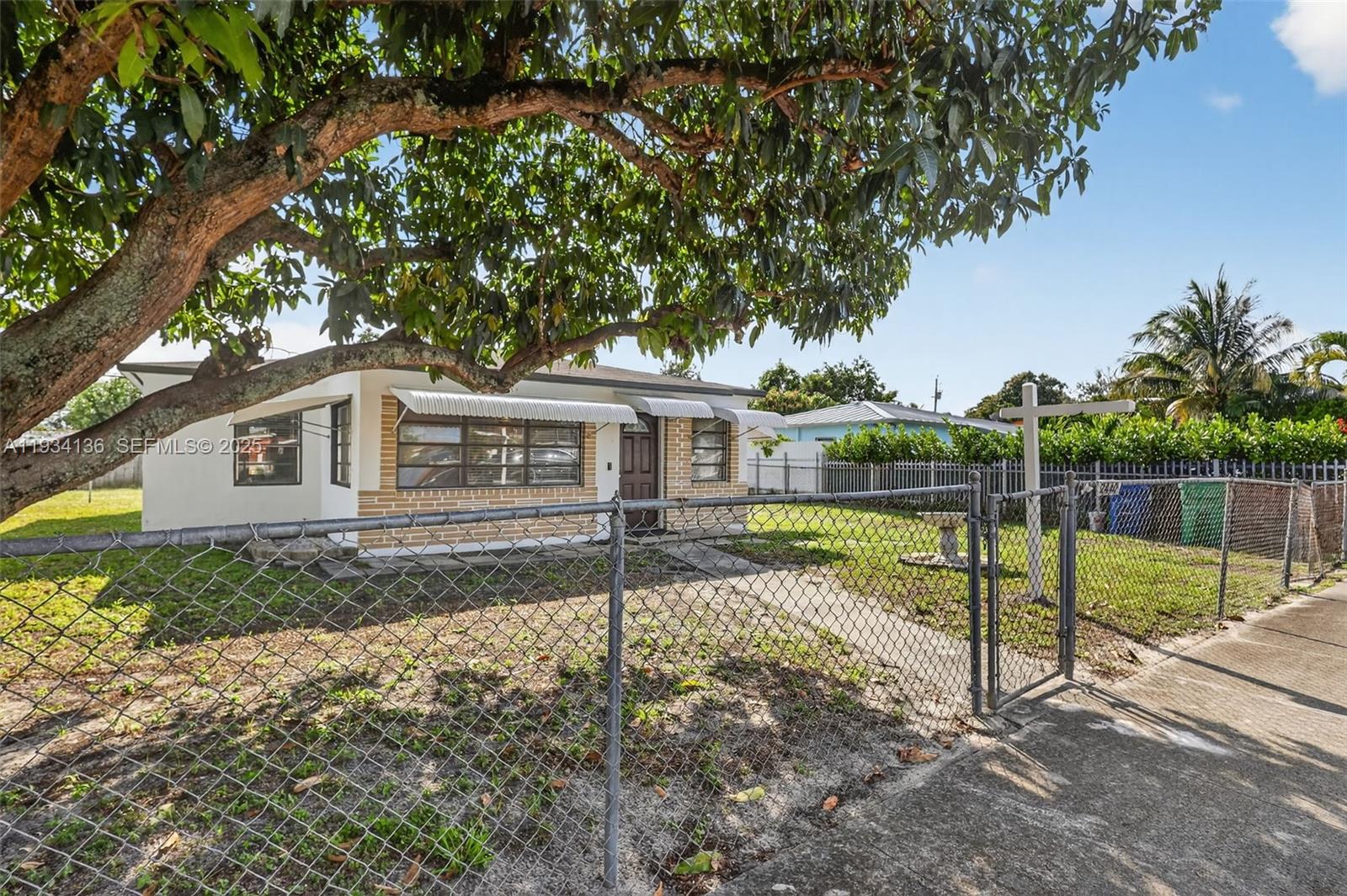 BISCAYNE RIVER GARDENS - Residential