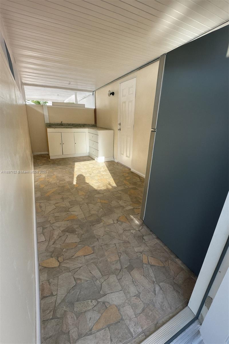 HOLLYWOOD BEACH HEIGHTS S - Residential Lease