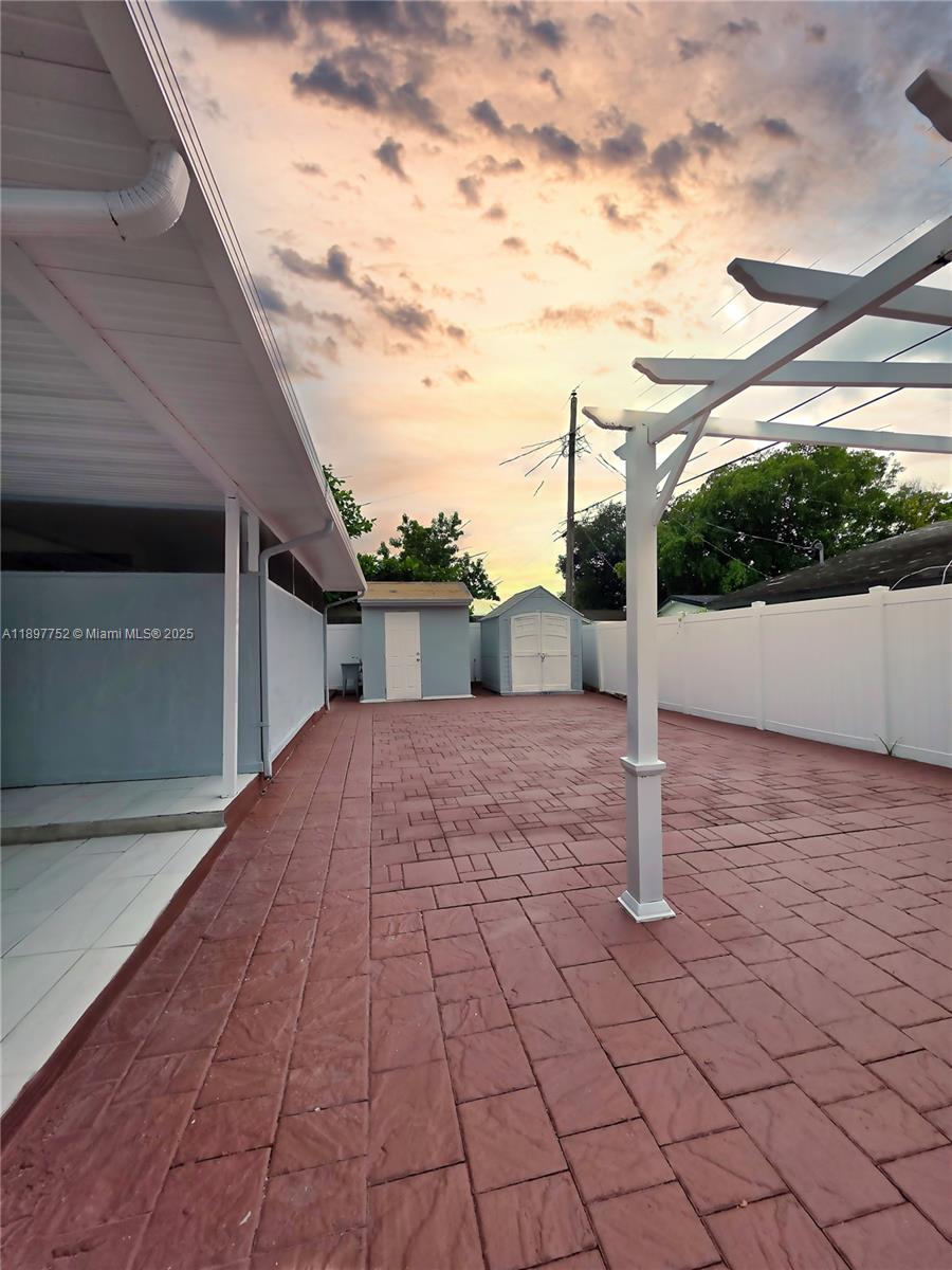 HOLLYWOOD BEACH HEIGHTS S - Residential Lease
