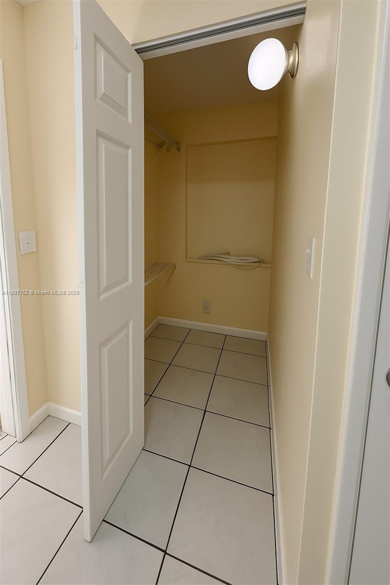 HOLLYWOOD BEACH HEIGHTS S - Residential Lease