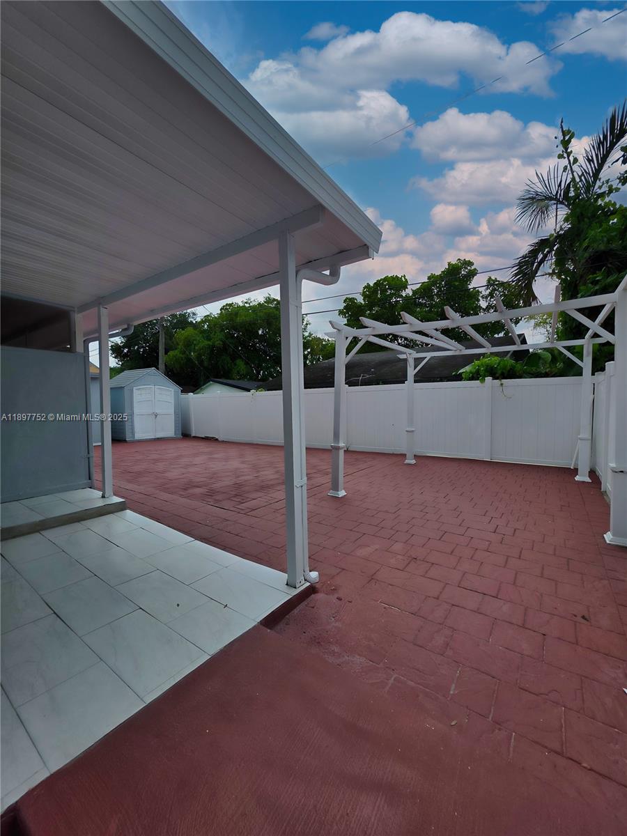 HOLLYWOOD BEACH HEIGHTS S - Residential Lease