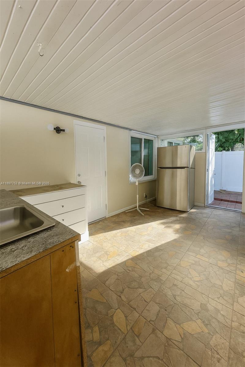 HOLLYWOOD BEACH HEIGHTS S - Residential Lease