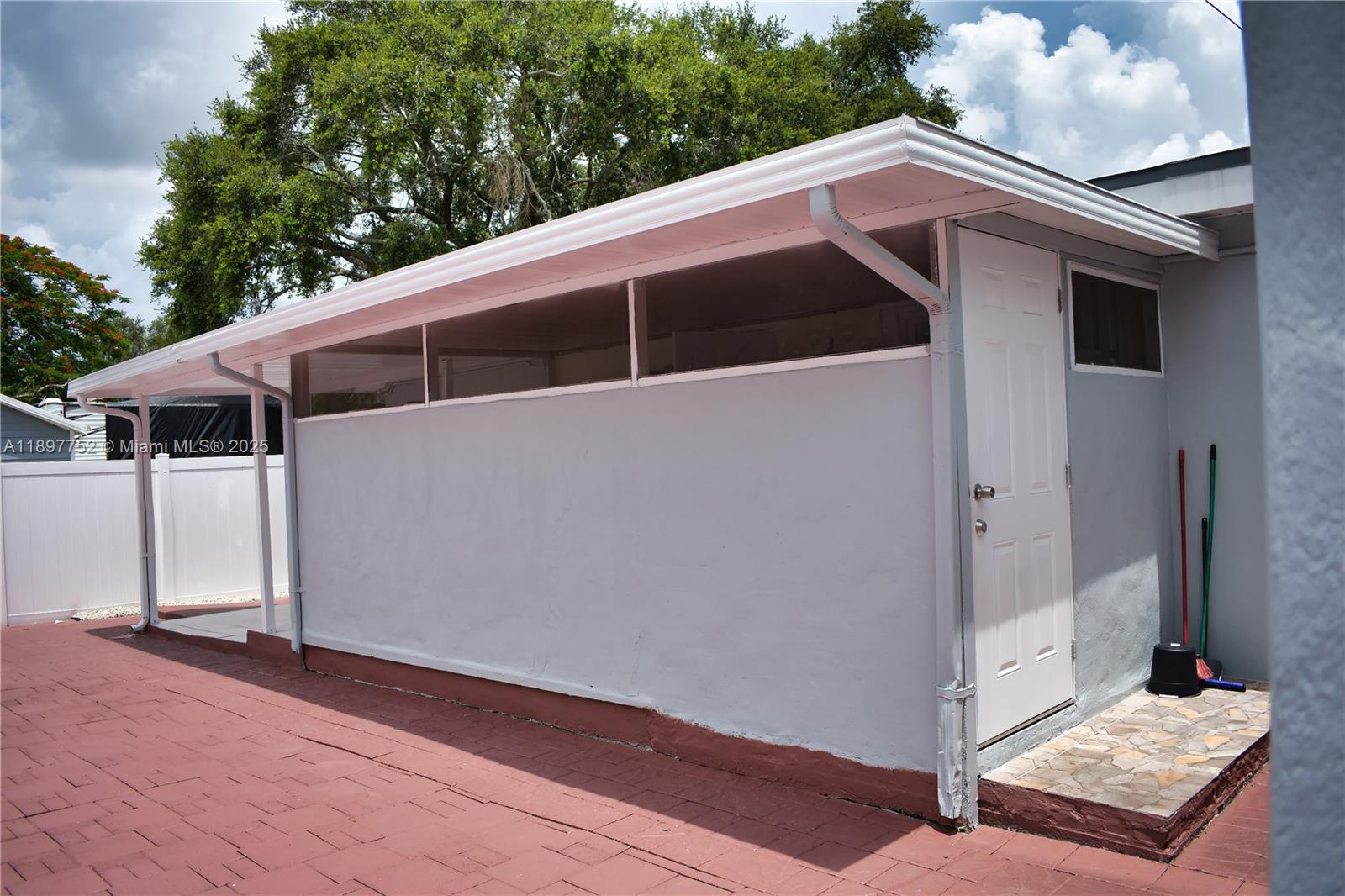 HOLLYWOOD BEACH HEIGHTS S - Residential Lease