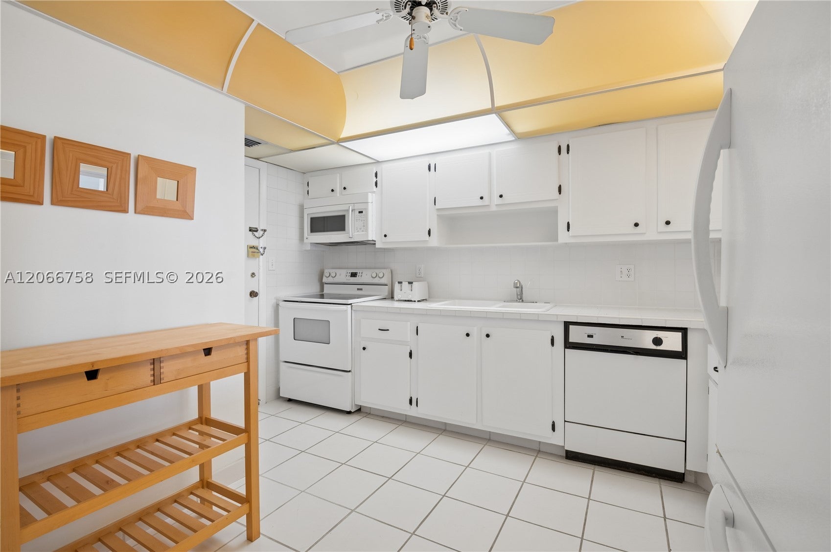 200 Diplomat Pkwy 830