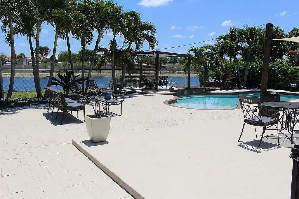 16272 Sw 42nd Ter, Miami, Broward County, Florida - 4 Bedrooms  
4 Bathrooms - 