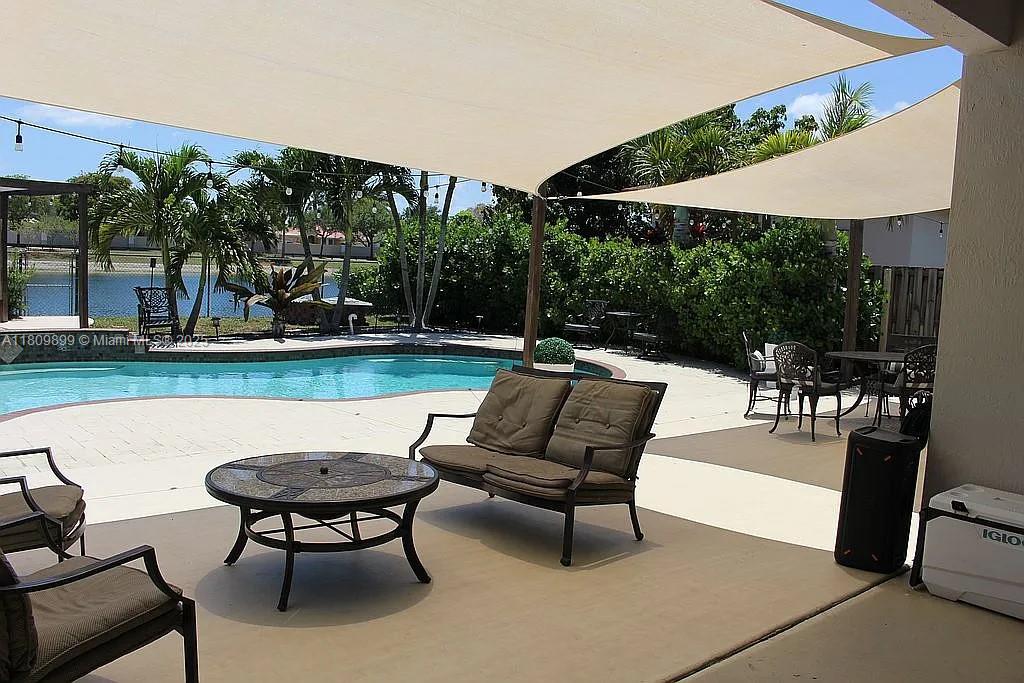 EDEN LAKE ESTATES - Residential